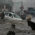 Ovo je apokalipsa: Grad nestao pod vodom! Čuveni hirurg poginuo, auto s decom odnela bujica VIDEO