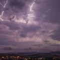 Oluje tutnje komšilukom: Pojedinim delovima regiona prete poplave, evo gde će biti najgore u toku noći