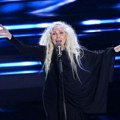 Albanska pevačica s 15 godina promenila ime, pa se zaljubila u milionera s Kosova: Iz njegovog naručja pobegla u zagrljaj 22…