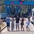 Srpski turisti zaigrali kolo na hrvatskoj granici, Hrvati osuli paljbu po njima: "Hvala Bogu što nismo u istoj državi i što se…