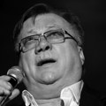 Poslednja fotografija halida bešlića sa onkologije rasplakala region Direktor kliničkog centra je objavio, prizor kida dušu
