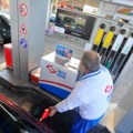 Obišli smo pumpe NIS-a: Goriva ima, kartice zasad prolaze! Kompanija obećala i popuste za ovu grupu građana (foto)