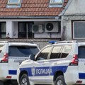 Maloletnik (17) uhapšen u Beogradu oštetio izlog kafića na Vračaru, ispisivao grafite uvredljive sadržine upućene državnim…
