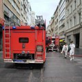 (Foto) Požar u hotelu u Knez Mihailovoj: Ljudi istrčali na ulicu, kašlju i guše se od dima