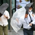(Video) Haos u Japanu zbog tajfuna: Klizište odnelo prvu žrtvu, ruše se kuće kao kule od karata, prete opasne poplave