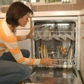 Da li mašinu za sudove treba otvoriti odmah nakon završetka programa ili tek kada se ohladi? Odgovor će vas iznenaditi