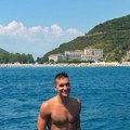 Nije za one sa plitkim džepom Bogdan Bogdanović se baškari na deluks jahti, isklesani trbušnjaci u prvom planu: Košarkaš ne…