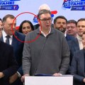 Svi se pitaju ko je zanosna crnka sa "Guči" šalom tik uz Vučića? Privukla pažnju javnosti, u SNS-u je nepunih mesec dana