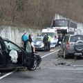 Ograda spasila vozilo da ne sleti u Ibar: Težak udes na magistrali ka Novom Pazaru, dve osobe povređene