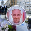 Vatikan objavio nove informacije o stanju Papa franje: Propustio je poslednja tri Angelusa s bolničkog balkona, a izostaće i…