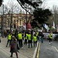 Protest medicinara u blokadi ispred Urgentnog, traže informacije o broju povređenih pacijenata tokon tišine