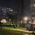 Požar na Novom Beogradu: Gori radionica u Bulevaru Mihajla Pupina, stanari zgrade evakuisani, vatrogasci na licu mesta (foto)