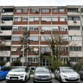 (Foto): Srušio se deo plafona u haustoru zgrade na Novom Beogradu