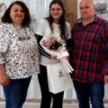 Nove dimenzije nadarene devojčice: Samostalna izložba u OŠ "Svetozar Miletić" daje vetar u leđa talentovanoj učenici…