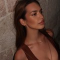 Hana Ikodinović u ubitačnoj haljini bez brushaltera: Ćerka Nataše Bekvalac grmi koliko dobro izgleda, slikama iz Crne Gore…