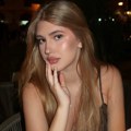 Ćerka Goce Tržan izašla u grad u kotoru: Lena u haljini sa čipkom sedi i pozira: Pevačica odmah morala da reaguje