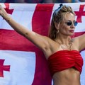 Ima telo boginje, krst dominira ispod grudi: Da li je ovo je najatraktivnija navijačica Eurobasketa?