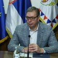 "Badnjak nije samo običaj, već simbol doma, korena i topline": Aleksandar Vučić čestitao Badnji dan (foto)