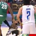 Тежак скандал на кошаркашкој утакмици: Играч кренуо да шутира ривала док је био на земљи, прети му и затвор