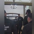 (VIDEO) Mediji dočekali UKP ispred Rektorata, objavljen i snimak susreta policajaca i rektora