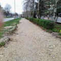 Србија центар Крагујевац критикује власт због тротоара у Атонској улици