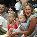 Plata joj je: 100.000 dolara, a malo ko zna čime se bavi Nikolu Jokića žena i deca bodre sa tribina, a evo šta je lepa…