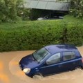 Voda do kolena, za Čačak treba amfibija a ne auto: Potop u Kruševcu i Valjevu, upaljen narandžasti meteoalarm (video)