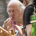 Ekskluzivni Alo! Paparazzo Sokolović u restoranu krka i cirka kao da sutra ne postoji, Zijah udara po pivu i holesterolu