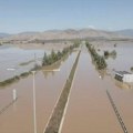 Poplave u Grčkoj: Ulice pretvorene u reke, zatvorena traka auto-puta, obustavljeni vozovi! (video)
