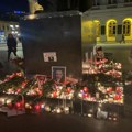FOTO: Novosađani u centru grada pale sveće za Alekseja Navaljnog