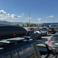 Dugačke kolone vozila na graničnom prelazu Dobrakovo: Srbi krenuli kućama nakon praznovanja