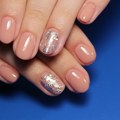 Nokti kao slomljeno staklo: Glass nails je korejski manikir trend koji nam stiže u oktobru!