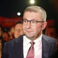 Mickoski najoštrije osudio cepanje i gaženje makedonske zastave: "To je čin agresije"