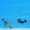FOTO Olimpijka se umalo udavila usred prenosa, spasavali je sa dna bazena, sad povukla nesvakidašnji potez