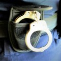 Policija u Vrbasu uhvatila osumnjičene dok su pokušavali da obiju prodavnicu