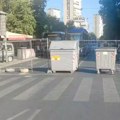 FOTO, VIDEO Počela fizička blokada u centru Zemuna: Kontejneri i ograde