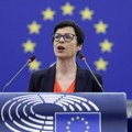 Kos: Pratimo prekomernu upotrebu sile protiv demonstranata u Srbiji i osuđujemo nasilje