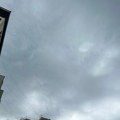Smračilo se nebo nad Beogradom: Kiša pada od ranog jutra, evo gde će još danas pljuštati