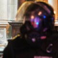 U Kneza Miloša policija onemogućila demonstrante da priđu prostorijama SNS