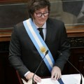 "Zašto si se rukovao sa Vjosom Osmani?" Argentinci osuli drvlje i kamenje po Mileju: Ozbiljan propust!