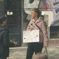 “Spojio si svet” Građani se okupljaju u Skadarliji u čast Bešlića! Uglas pevaju Romaniju, golub nadleće masu