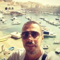Poznati pevač potpuno go demolirao auto bivše devojke! Uznemirena žena snimila incident: Skandal!