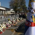(Uživo) Građani odaju poštu nastradalima na Železničkoj stanici u Novom Sadu