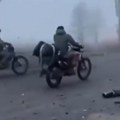 Gusta magla i neverovatne scene: Ruske snage na motociklima napreduju u Pokrovsku, traje borba za "vrata Donjecka"