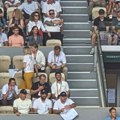 Oni se nalaze u boksu Đokovića protiv Fonseke: Pored Viktora Troickog, uz Srbina je još jedna važna osoba