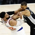 Odmah brejk u NBA finalu: Vembanjama oborio glavu i počeo da besni