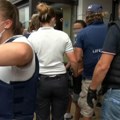 Pet putnika sa kruzera uhapšeno posle tuče, povređena četiri policajca
