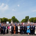 (Foto) Makron objavio fotografiju koja demantuje pojedine medije u Srbiji: Vučić je bio pozvan na paradu, Srbija nije deo…