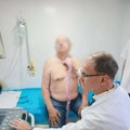 Macut i Lončar „ne znaju šta rade“: Premijer i ministar pregledali građane u mobilnoj ambulanti u Velikom selu
