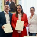 Pavkov potpisala ugovor: Stižu novi kilometri kanalizacione mreže i u opštinu Bač
